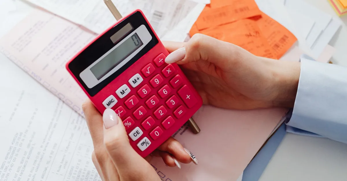 Calculator and paperwork on a desk for working out Australian income tax