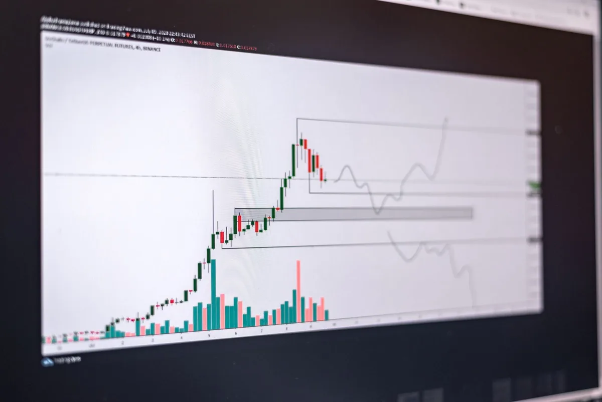 Rising bar chart showing investment growth trend