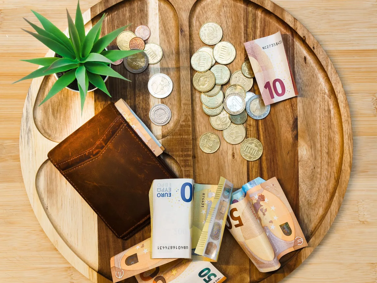 Australian dollar banknotes representing ETF dividend income